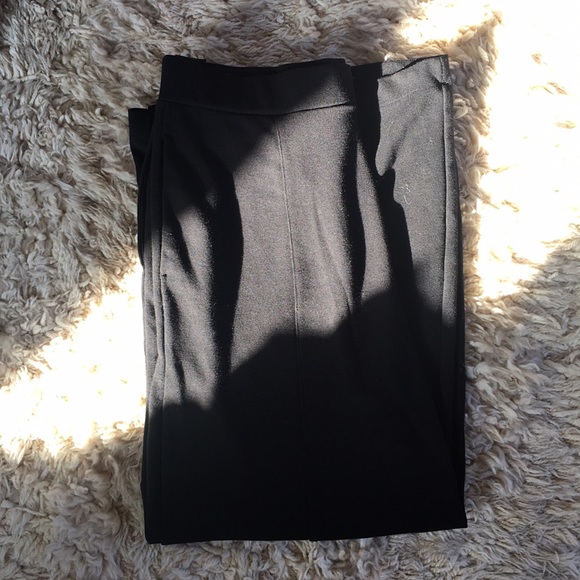 Uniqlo Relaxed Pants - Picture 2 of 2